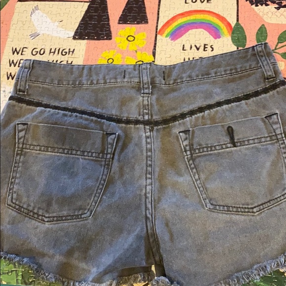 FREE PEOPLE GREY WASH JEAN SHORTS - Picture 5 of 6